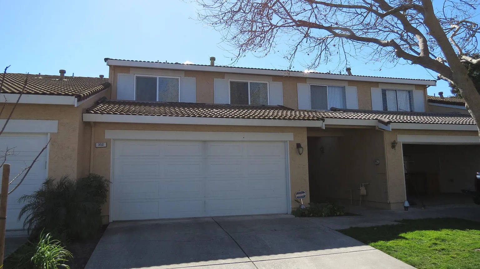 342 Shoreline Dr photo 1