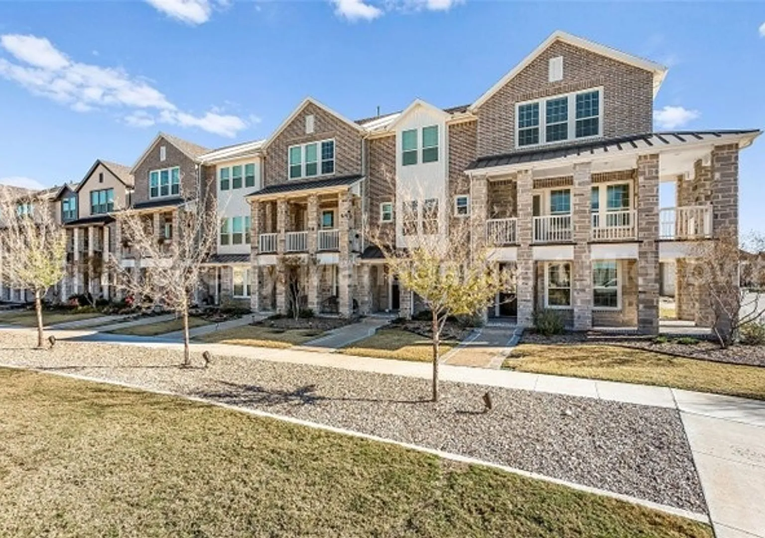 Live Elevated in the Heart of Viridian Stunning Island Townhome! — Photo 2
