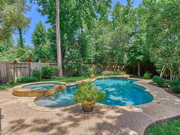 2nd image of 18 Split Rail Pl