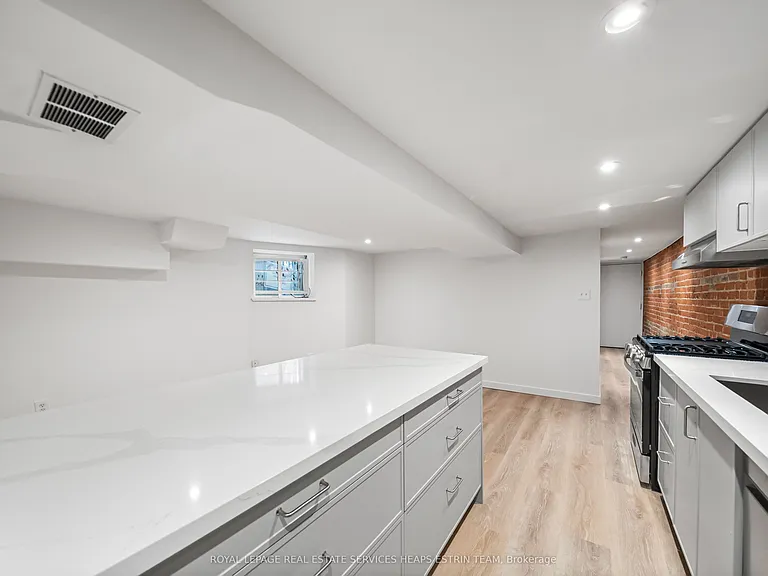 476 Euclid Ave #LOWER — Photo 14