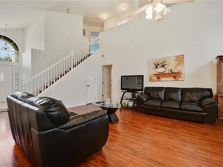 4 bed, 2.5 bath, 2059 sqft, $3,100 — Photo 3