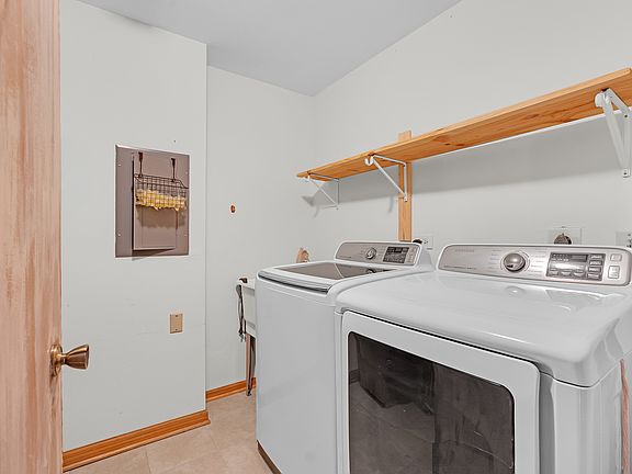 3rd image of 11030 S Theresa Cir APT 3A