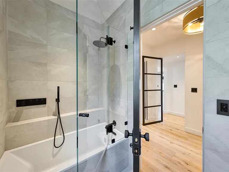 2145 Franklin St #4 — Photo 25