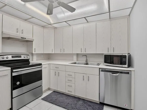 4022 Hythe B, Boca Raton, FL 33434