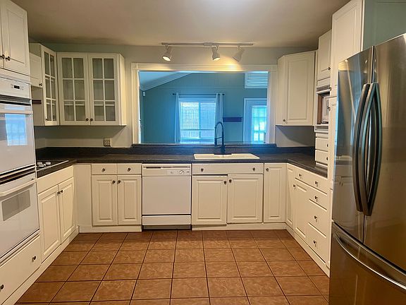 5th image of 5511 Belaire Dr