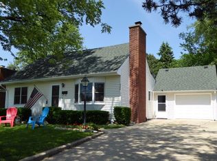 342 Meadow Ln, Lake Zurich, IL 60047