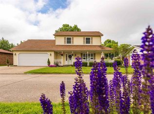 221 Sunset Dr, Hurricane, WV 25526