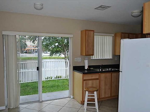 2nd image of 2036 NE 167th St APT 3-130