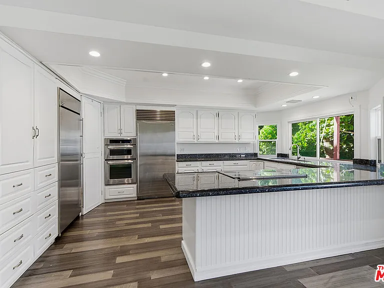 1301 Angelus Ave — Photo 14
