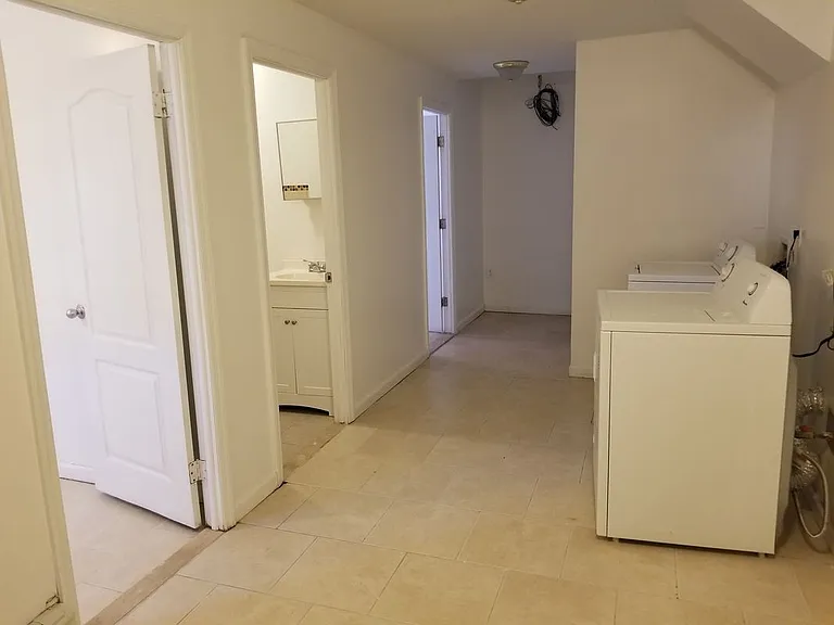 444 Willoughby Ave #C1 — Photo 11