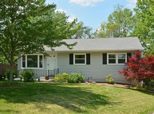 10101 Dandridge Dr, Saint Louis, MO 63123