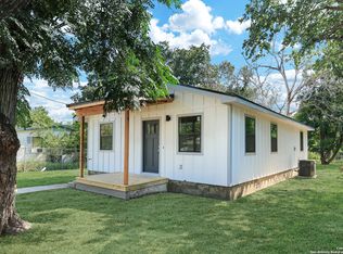 215 Washington St, Ingram, TX 78025