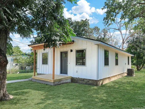 215 WASHINGTON ST, Ingram, TX 78025