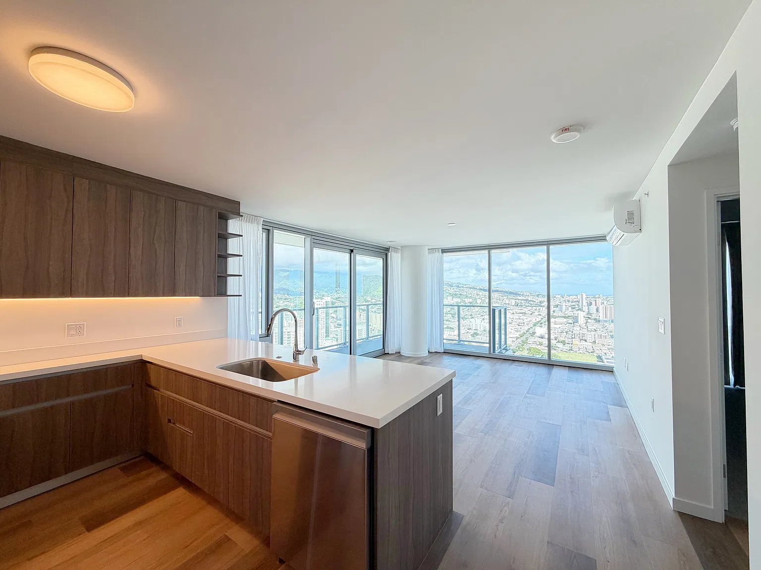2 bed, 1074 sqft, $4,900 — Photo 3