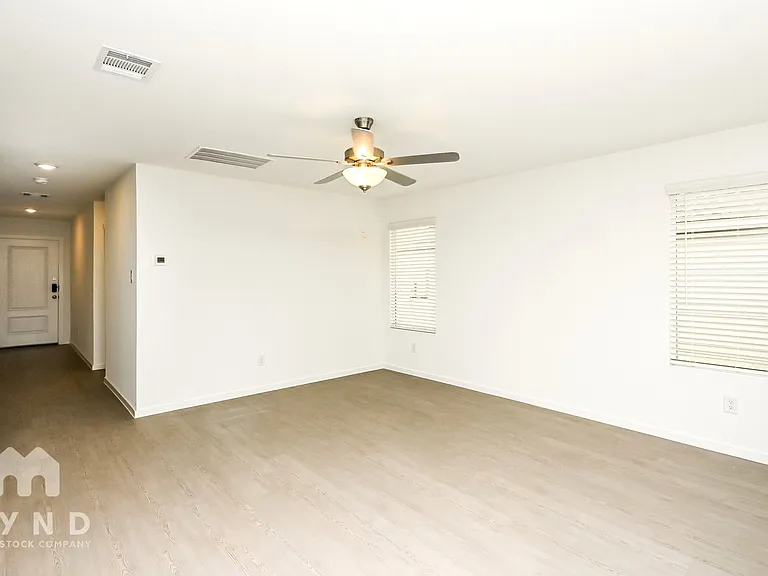2652 Mistwood Dr — Photo 10