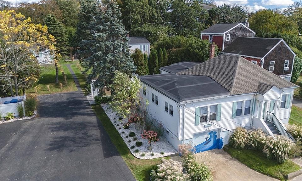 109 Aquidneck Ave Middletown RI Zillow