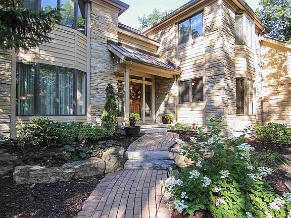 2nd image of 2871 Woods Edge Ct