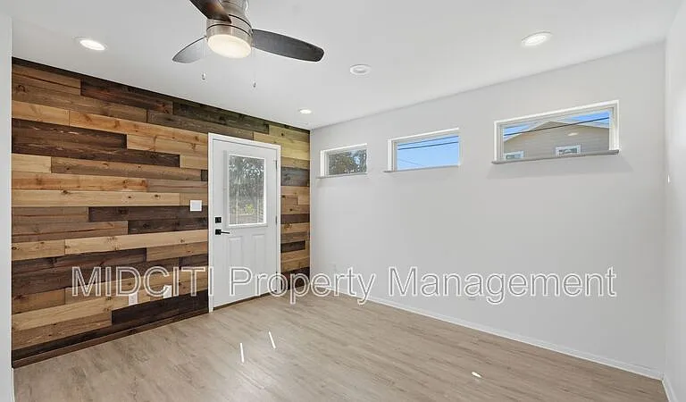 1198 Green Hill Dr — Photo 13