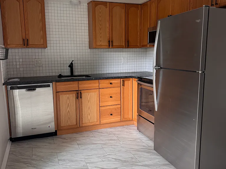 501 Fowler St — Photo 5