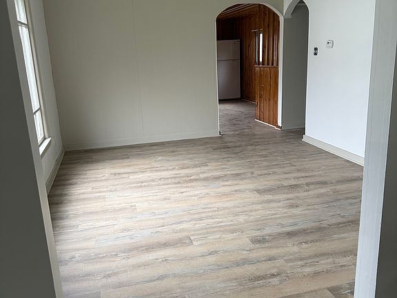 5th image of 148 Oakview Ave