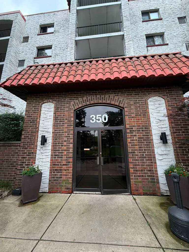 2 bed, 1300 sqft, $2,300 — Photo 1