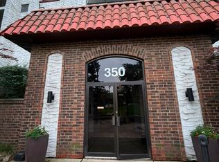 350 Plum Creek Dr APT 107, Wheeling, IL 60090