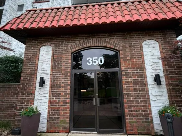 350 Plum Creek Dr APT 107, Wheeling, IL 60090