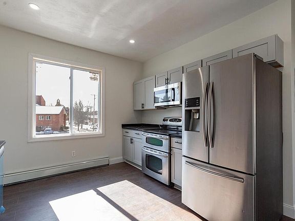 5th image of 33 Valley St Floor 1