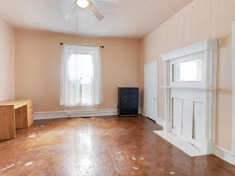814 Clarendon St — Photo 9