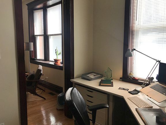 5th image of 1850 W Newport Ave #1W