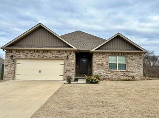 1060 Infantry Ln, Prairie Grove, AR 72753