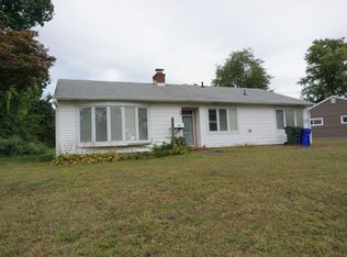 29 Coolidge St, Windsor Locks, CT 06096