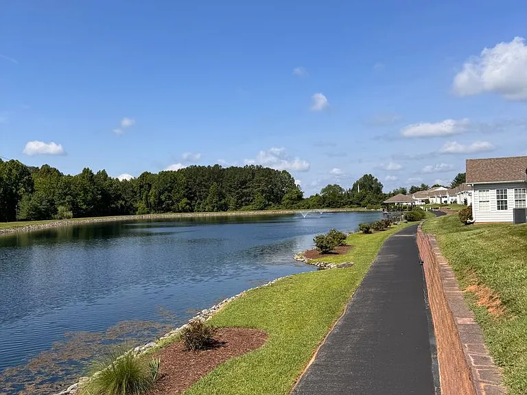 10 Shoreline Dr — Photo 3