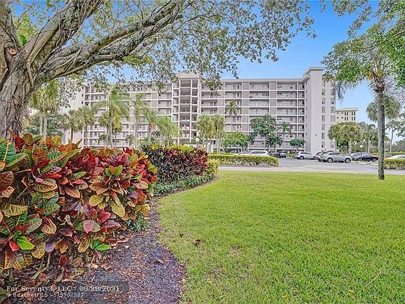 3rd image of 3200 N Palm Aire Dr APT 807