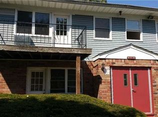 5 Hemlock Dr, Bay Shore, NY 11706