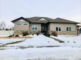 1531 Park Ridge Ct, Aberdeen, SD 57401