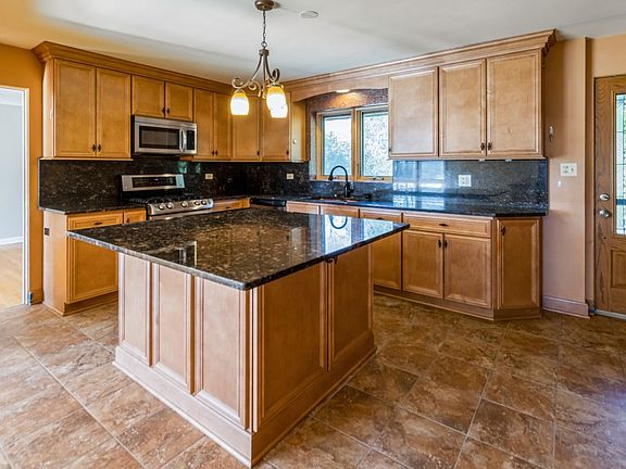 3rd image of 49 Deerpath Ln