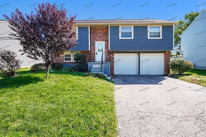 3 bed, 2.0 bath, 1412 sqft, $2,120 — Photo 1