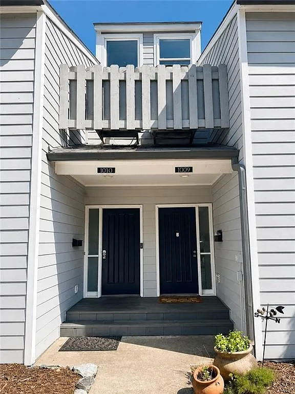 2 bed, 1.5 bath, 1352 sqft, $3,000 — Photo 1