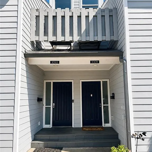 1009 Riverbend Club Dr SE — Photo 1