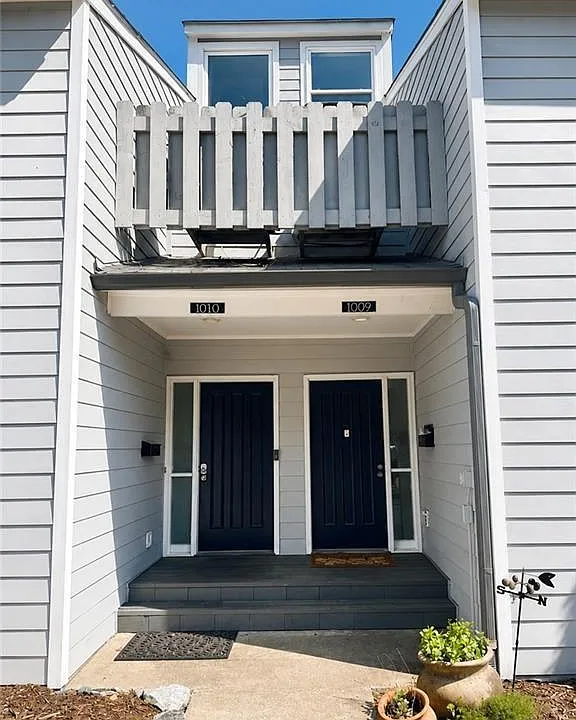1009 Riverbend Club Dr SE
