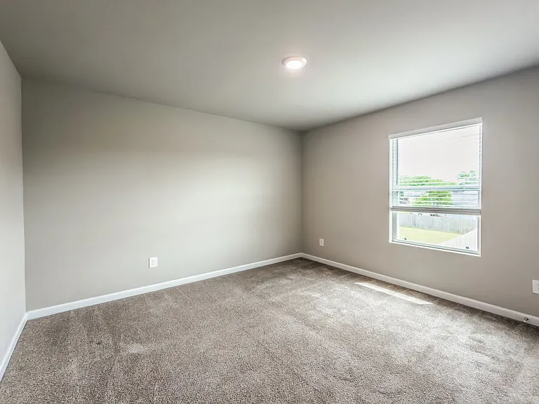 2240 Lismore Dr — Photo 9