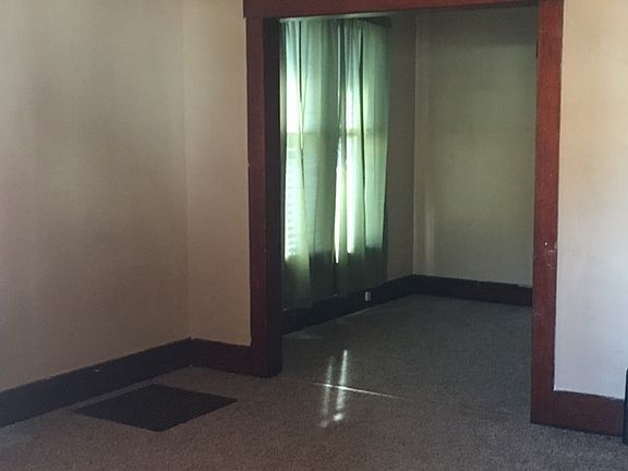 4th image of 419 Dubois St