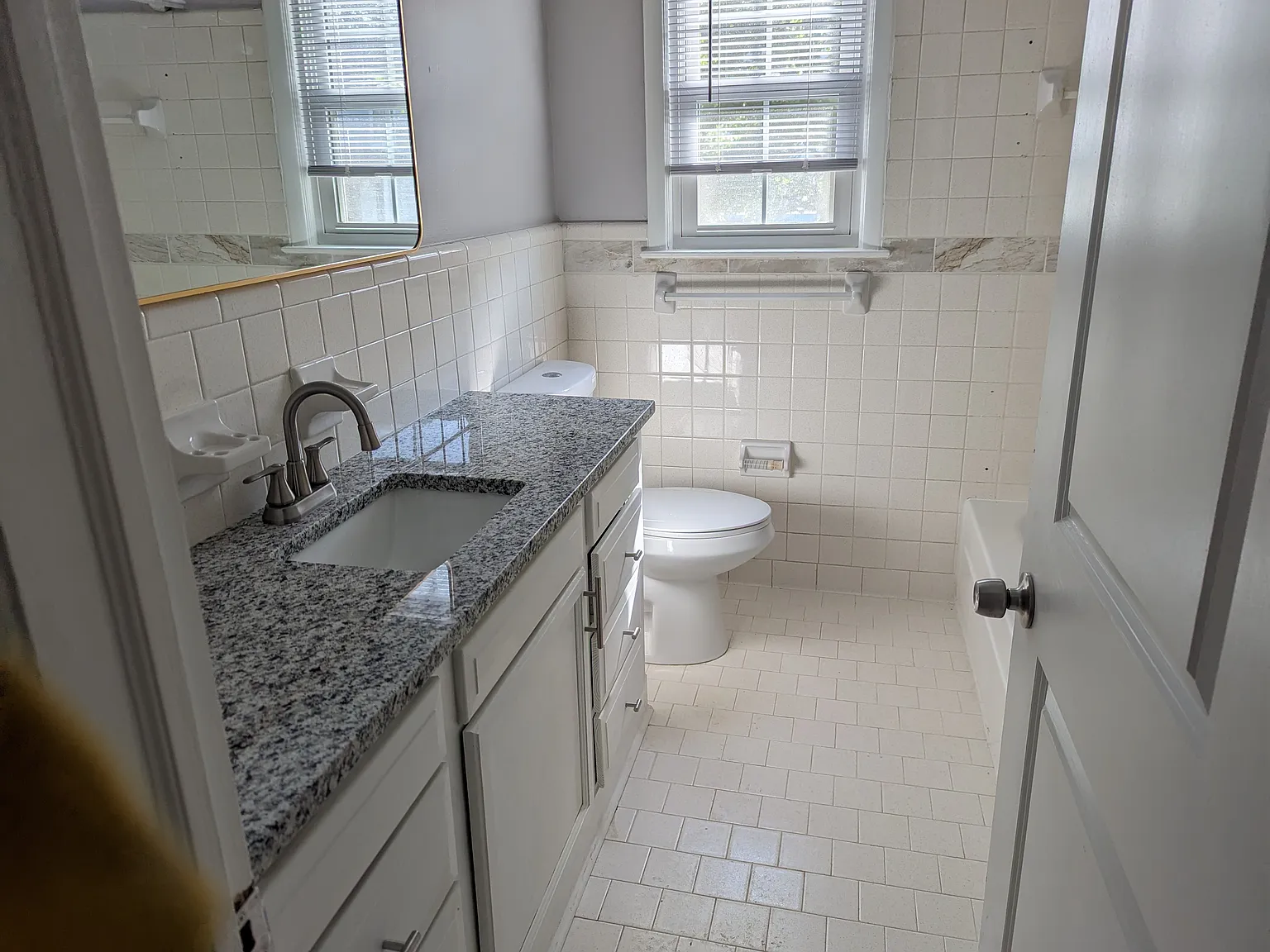 8 bed, 4000 sqft, $9,600 — Photo 2