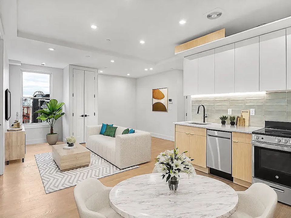 1st image of 322 Graham Ave #2G