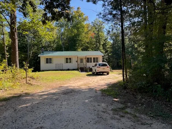 772 N Sycamore Rd, Howard City, MI 49329