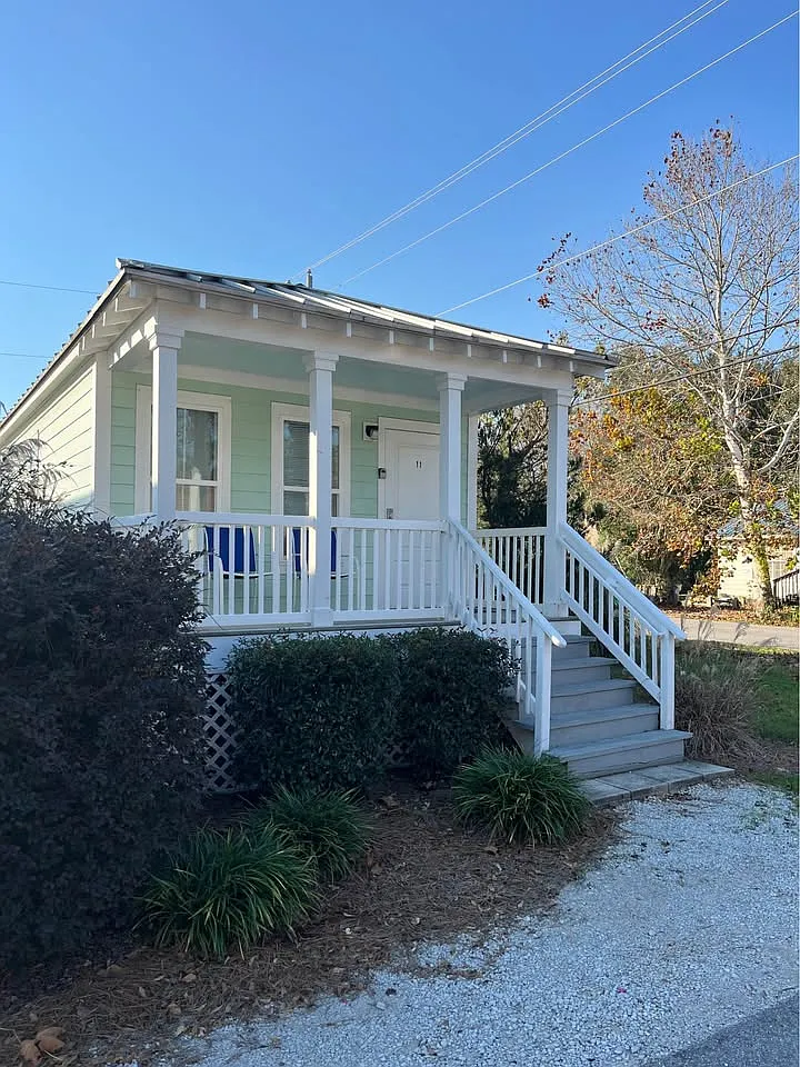 3 bed, 860 sqft, $1,595 — Photo 1