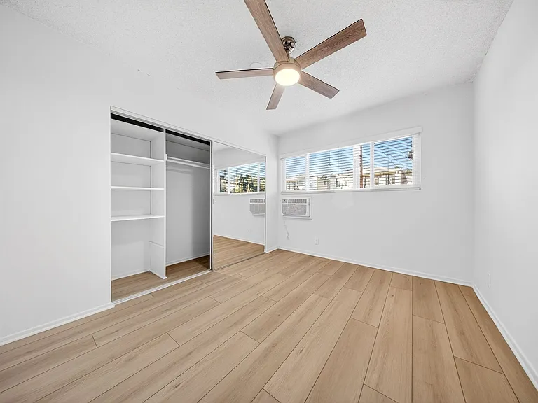 1815 N. Harvard Blvd — Photo 13