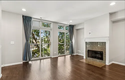 2135 N Southport Ave #301 Photo 1
