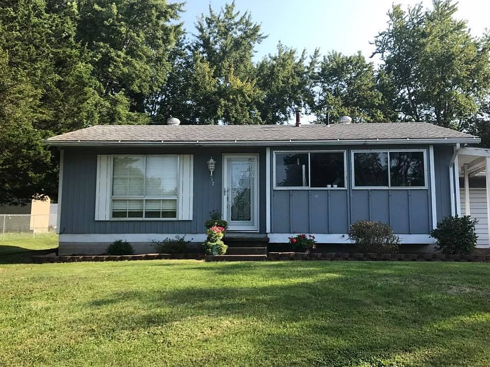 1st image of 517 W Kellogg St
